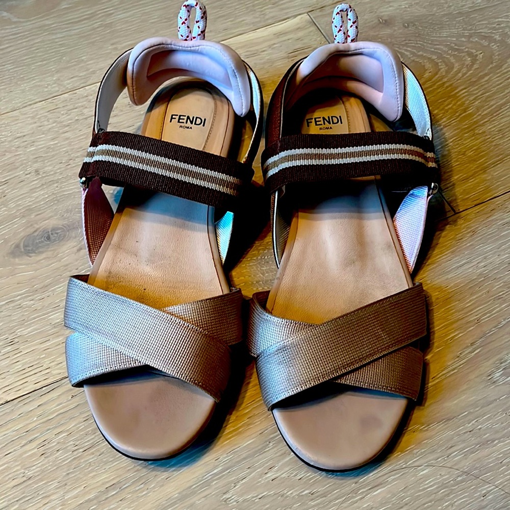 Fendi flats so cute